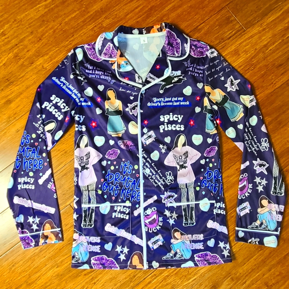 Olivia Rodrigo Small Spicy Pisces 2 Pc Pajamas Set Button Up Top Pockets Bottoms